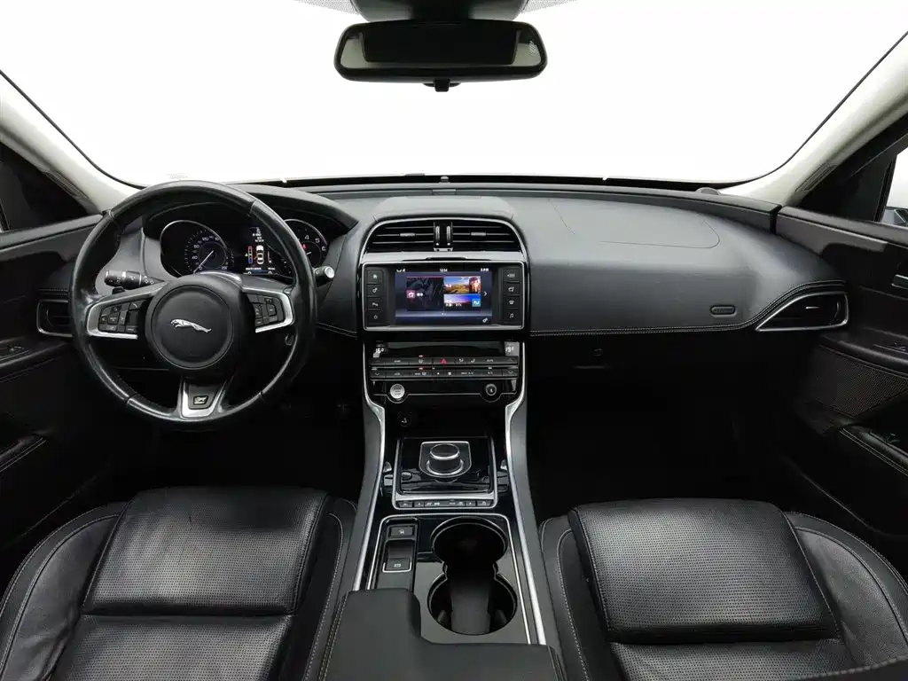 Jaguar XE 2015 2.0T 200PS R-Sport