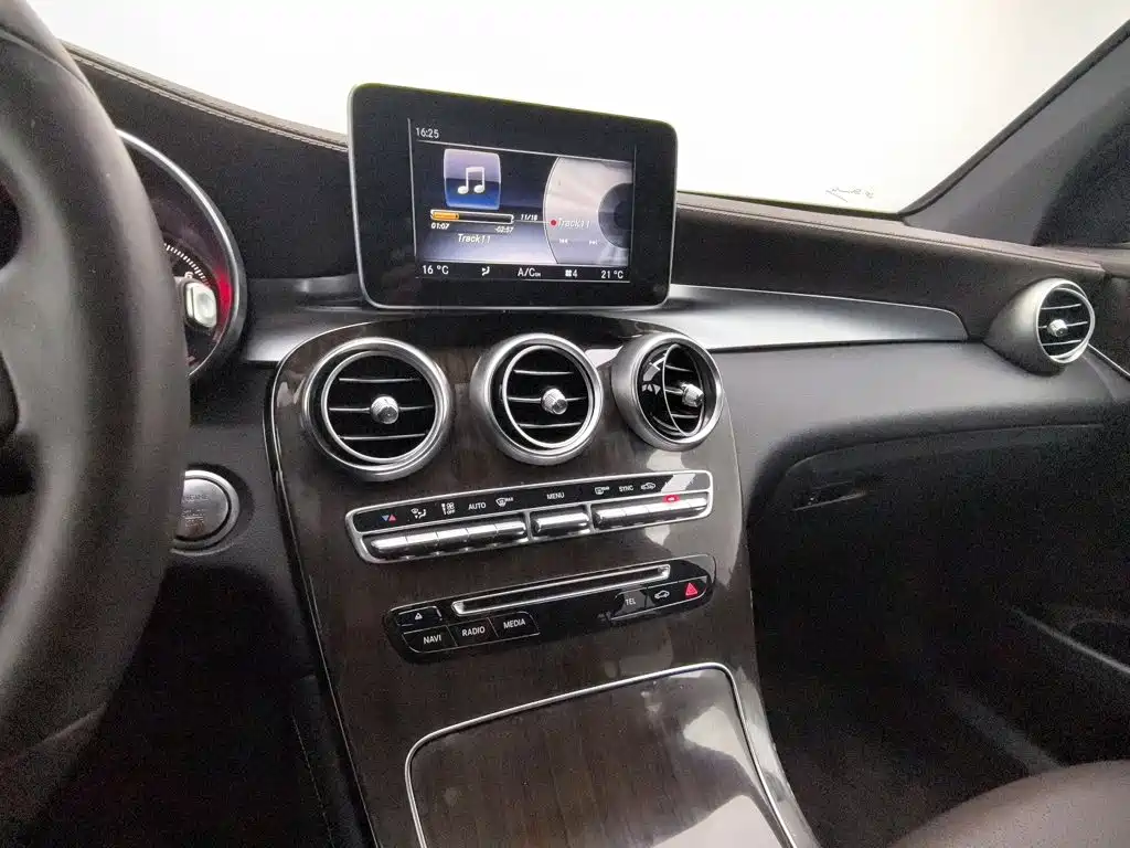 Mercedes-Benz GLC — миниатюра 12