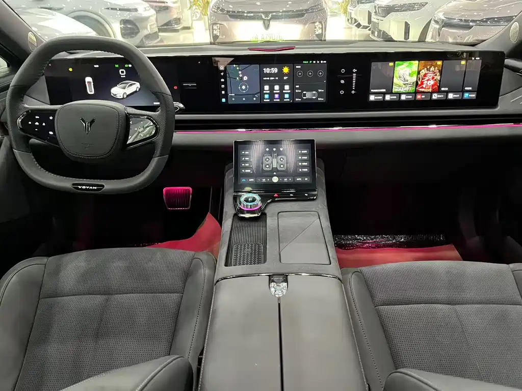 VOYAH LANTU CHASING LIGHT