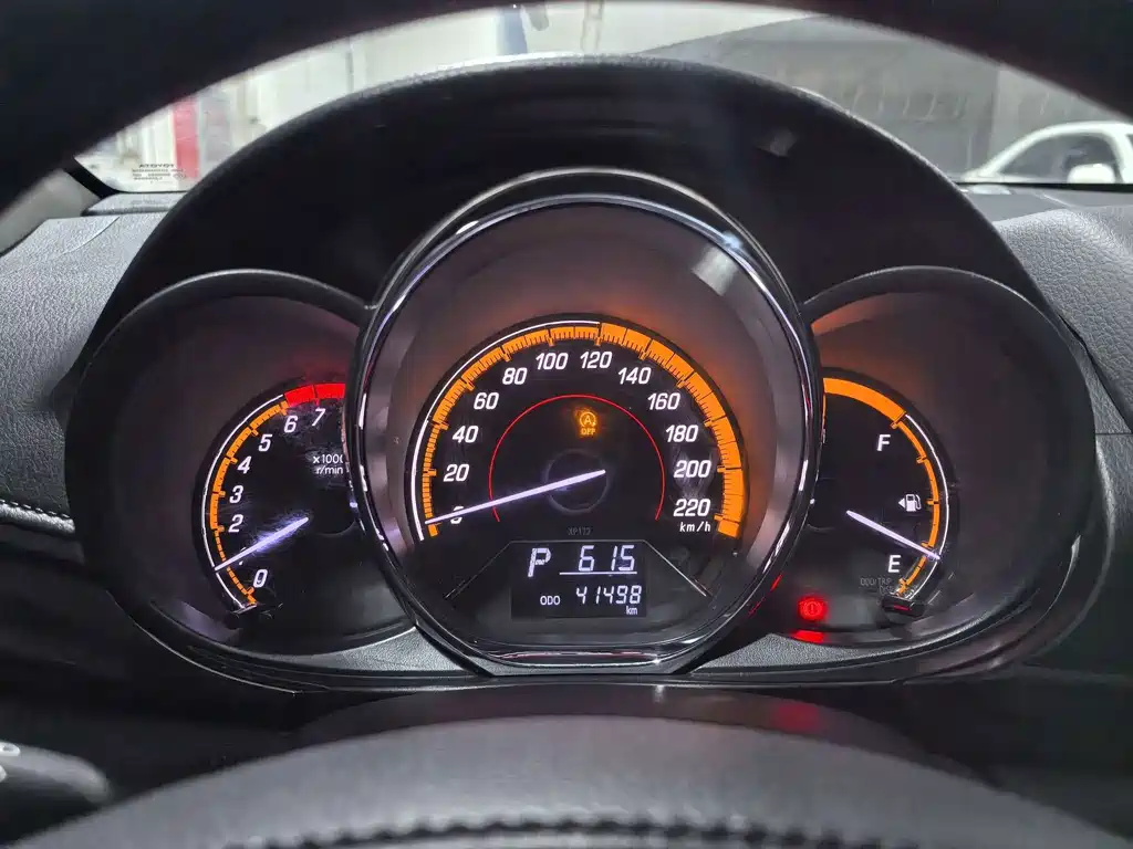 Toyota Yaris L — миниатюра 9