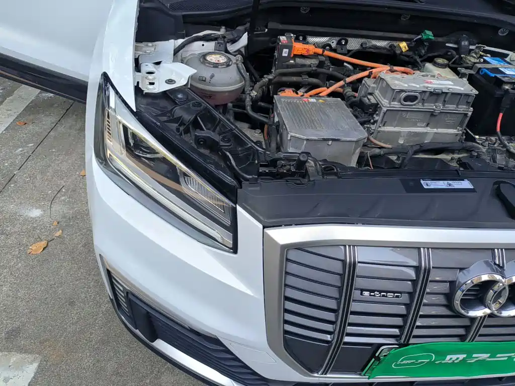 Audi Q2L e-tron — миниатюра 21