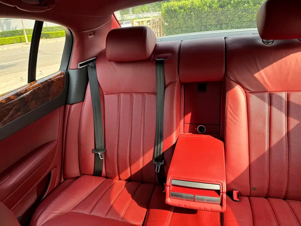 Bentley Flying Spur 2010 6.0T мест