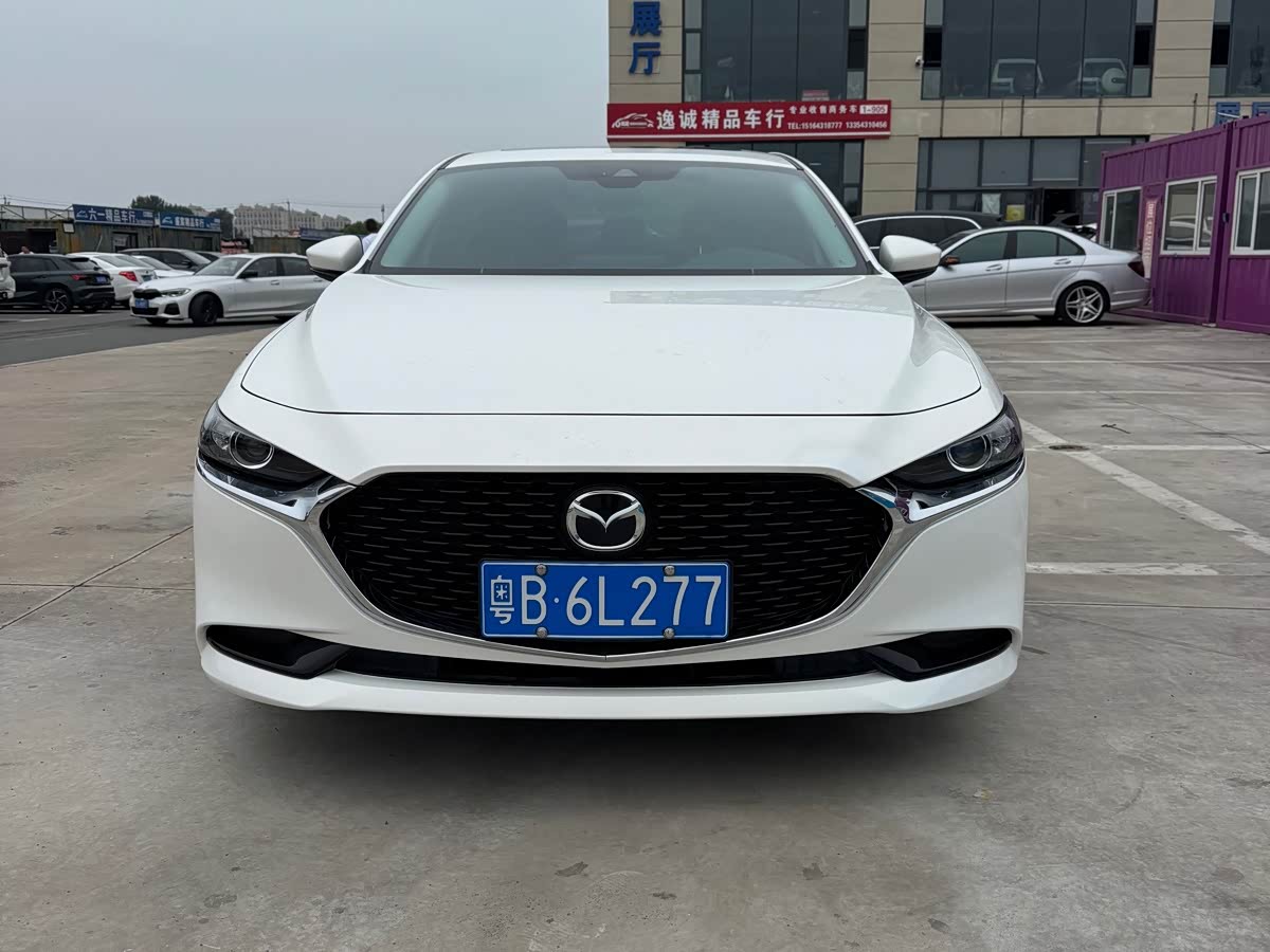 Mazda Mazda3 Axela 2.0 л 2023 г. Белый, пробег 25000 км