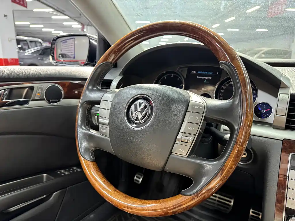 Volkswagen Phaeton — миниатюра 12