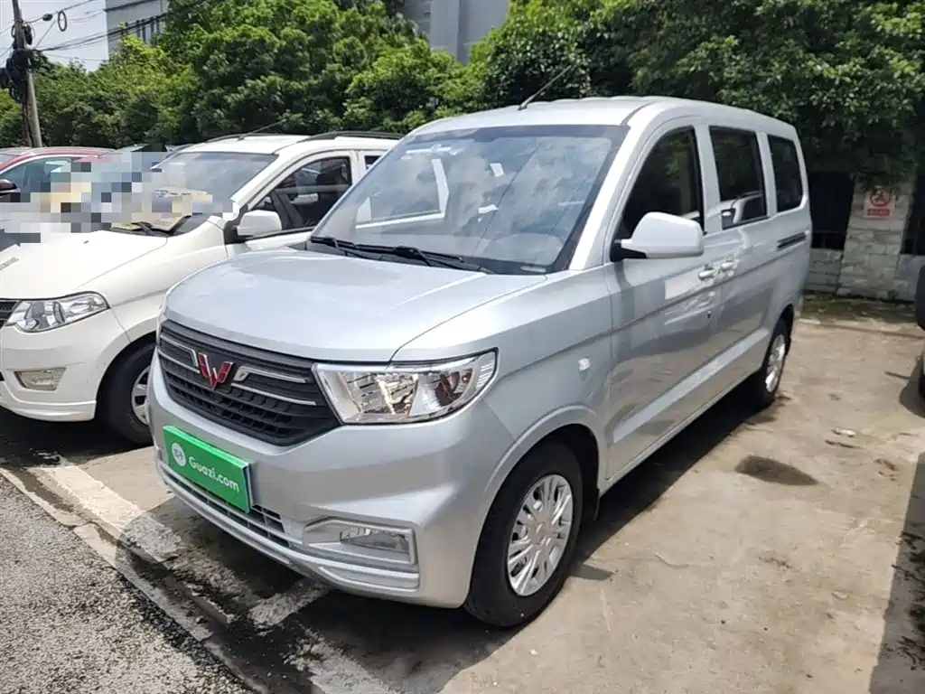 Купить Wuling Hongguang V