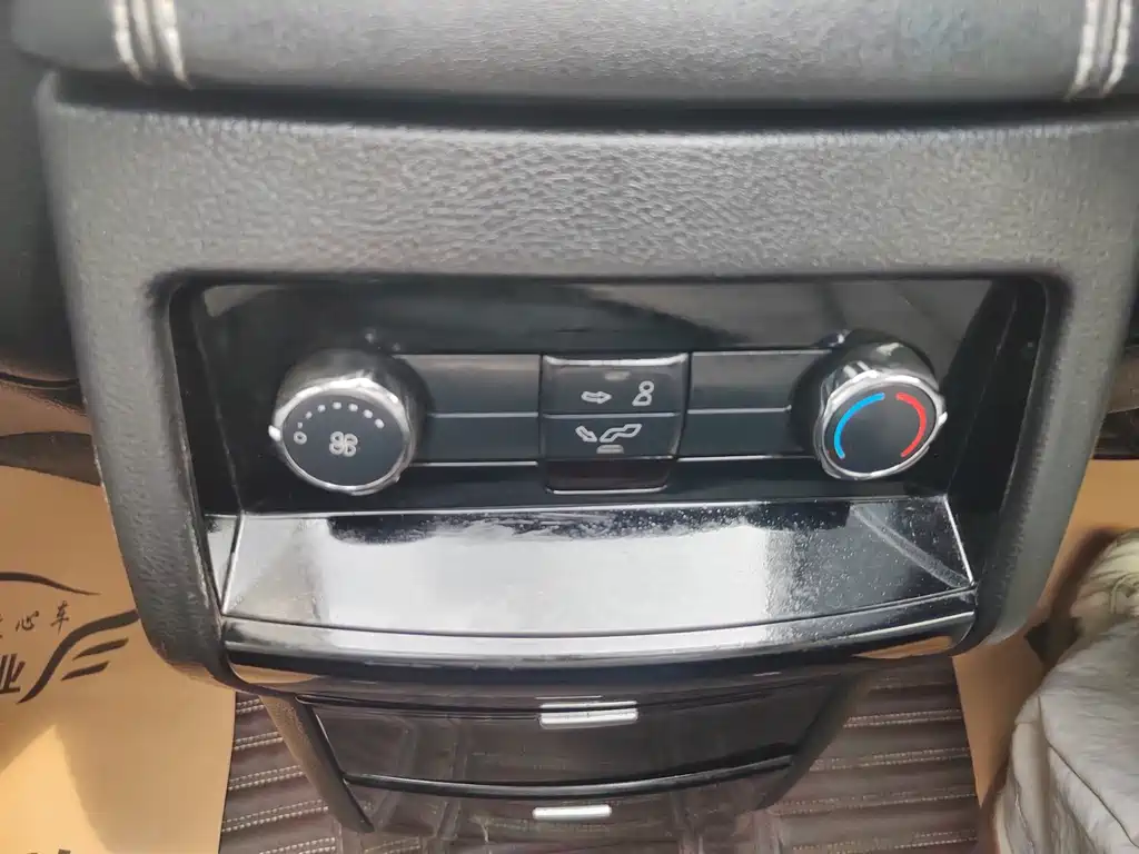 Ford Edge — миниатюра 12