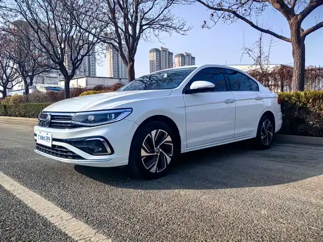 VOLKSWAGEN BORA 2024