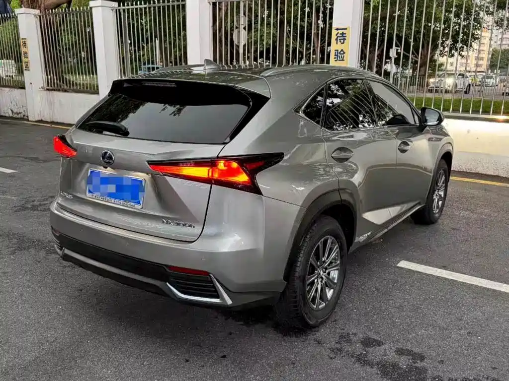 Lexus NX — миниатюра 5