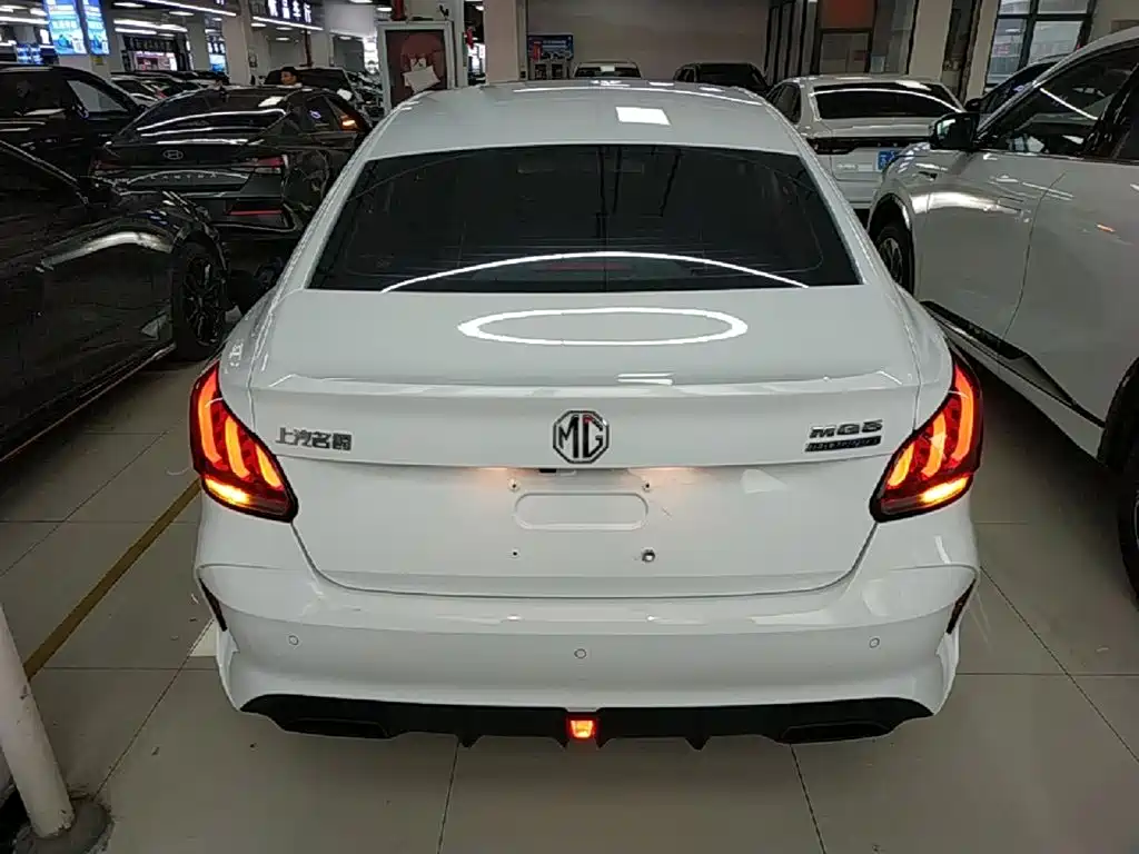 MG 5 2023 180DVVT CVT Luxury