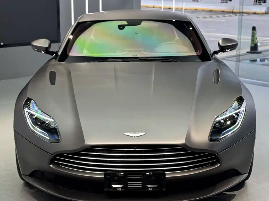 ASTON MARTIN DB11
