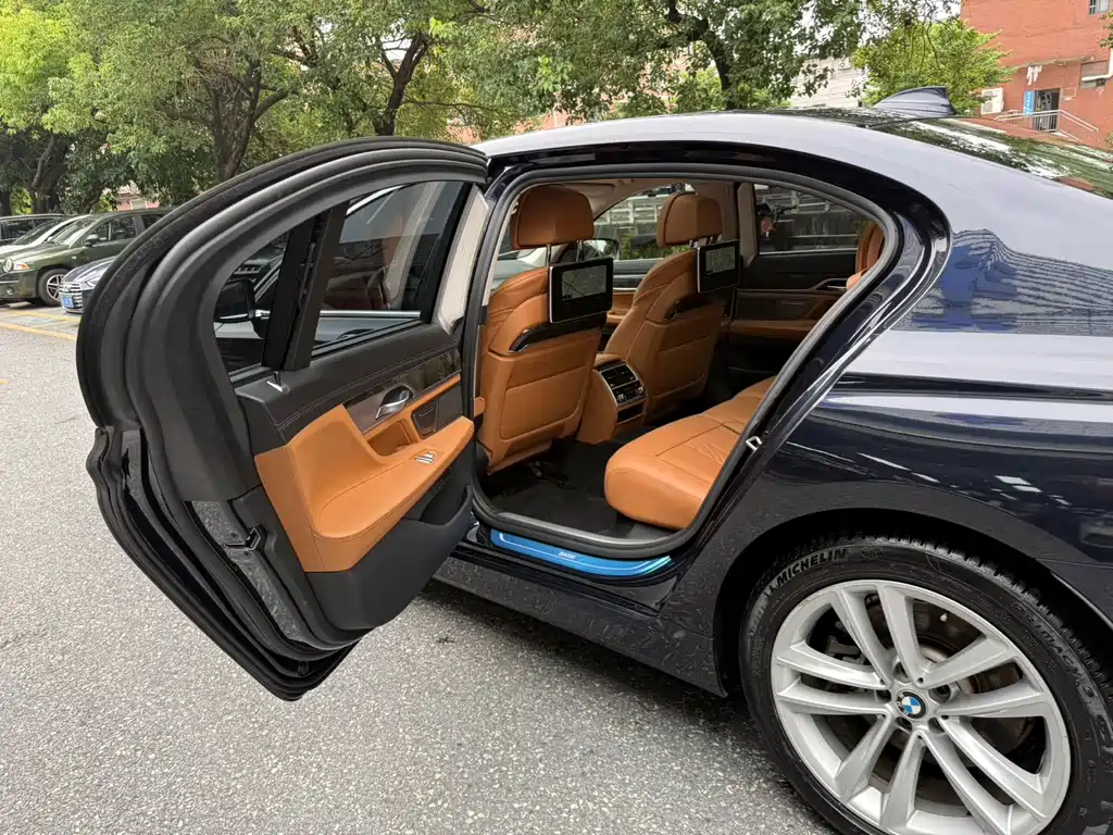 BMW 7 Series — миниатюра 20