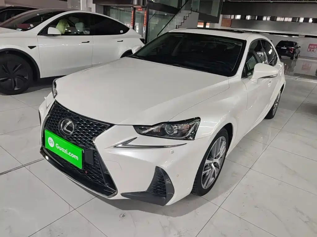 Lexus IS