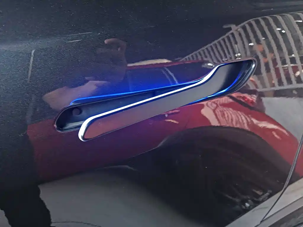 Tesla Model Y — миниатюра 7