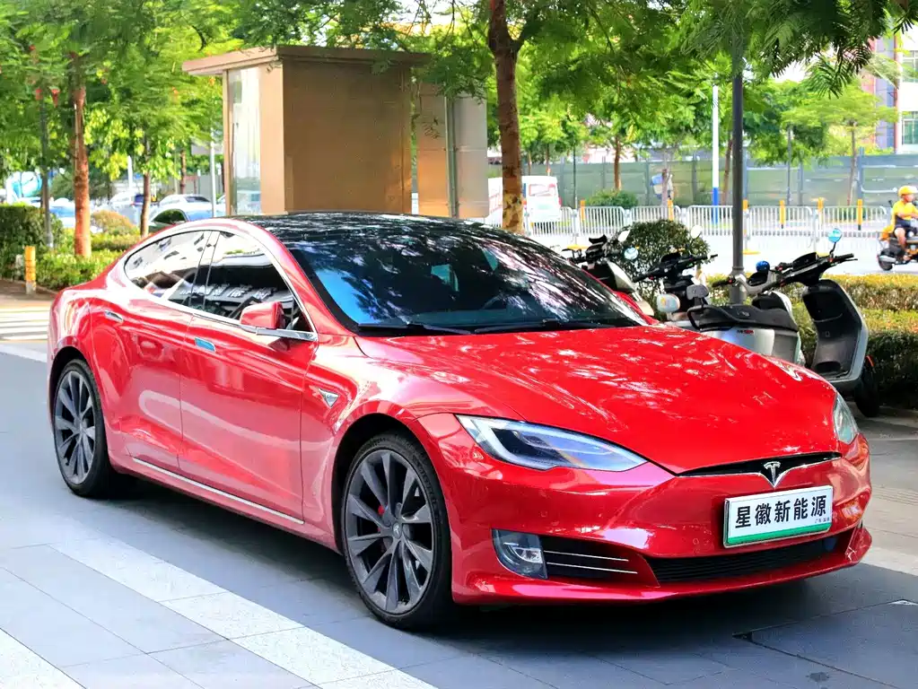 Tesla Model S — миниатюра 3