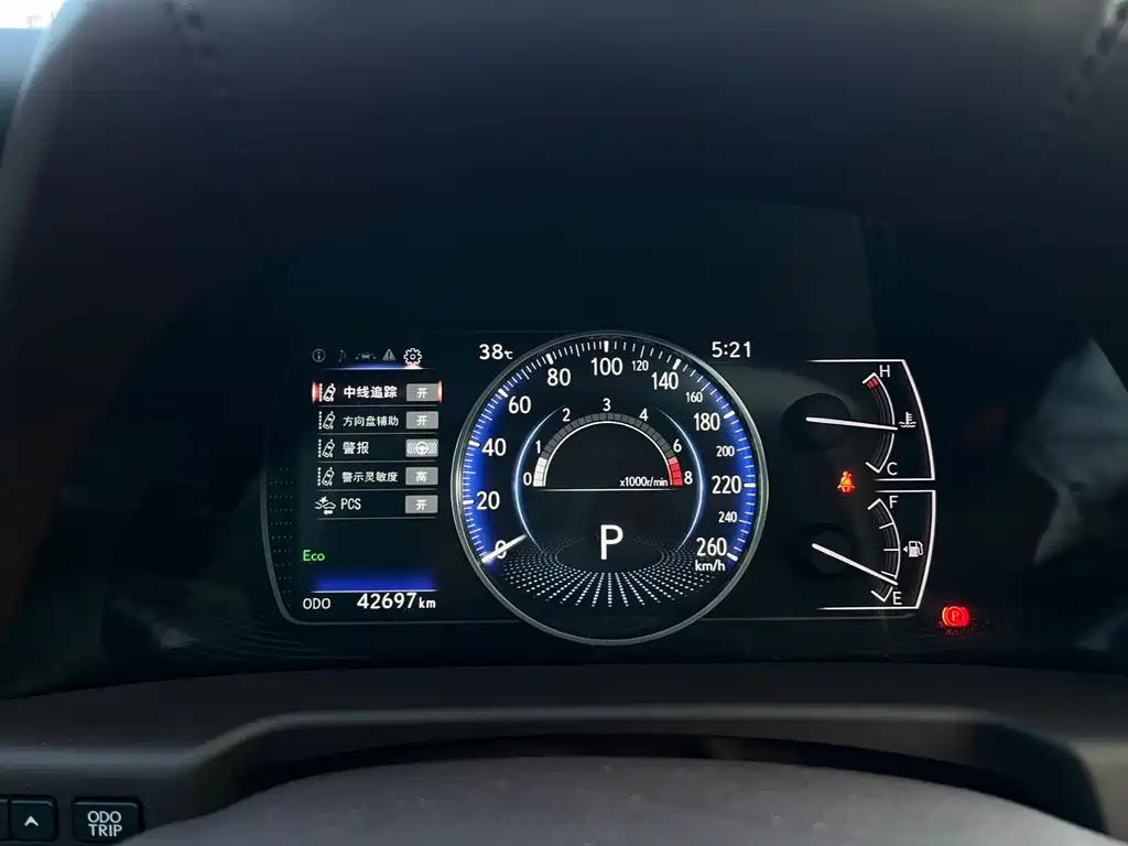 Lexus ES — миниатюра 11