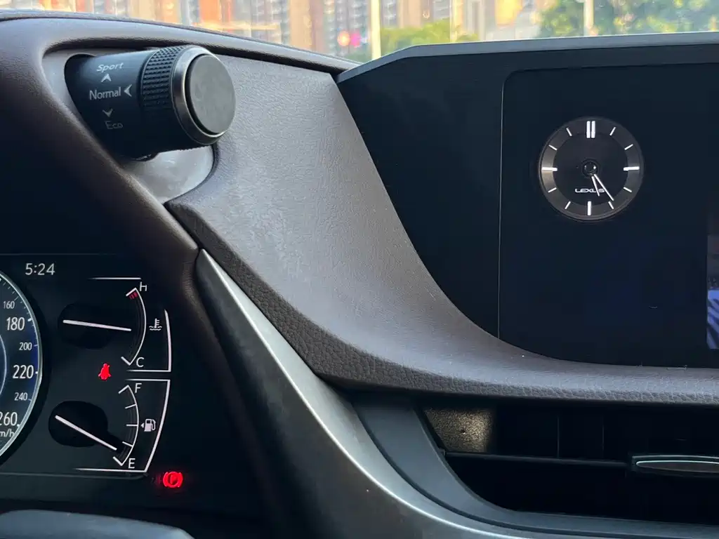 Lexus ES — миниатюра 17