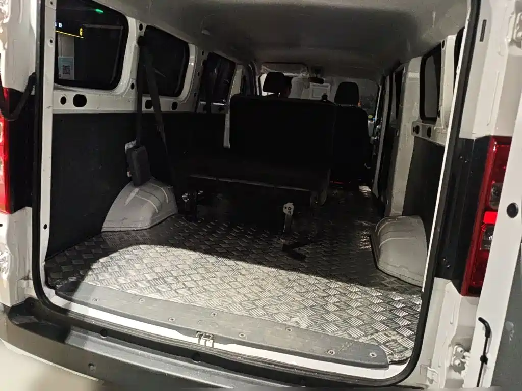 Wuling Yangguang — миниатюра 10