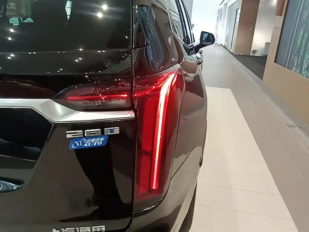 Cadillac XT6 2025 2.0T мест Luxury Executive