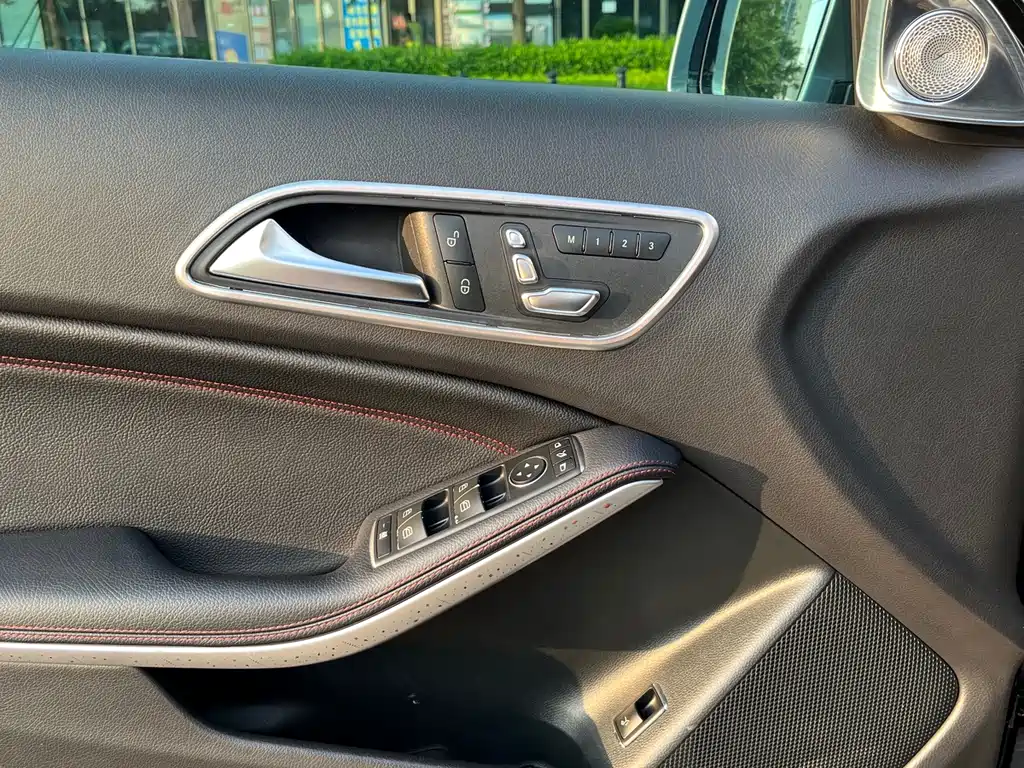 Mercedes-Benz GLA AMG — миниатюра 10
