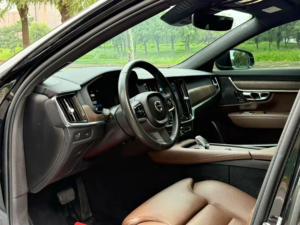 Volvo S90 — миниатюра 4