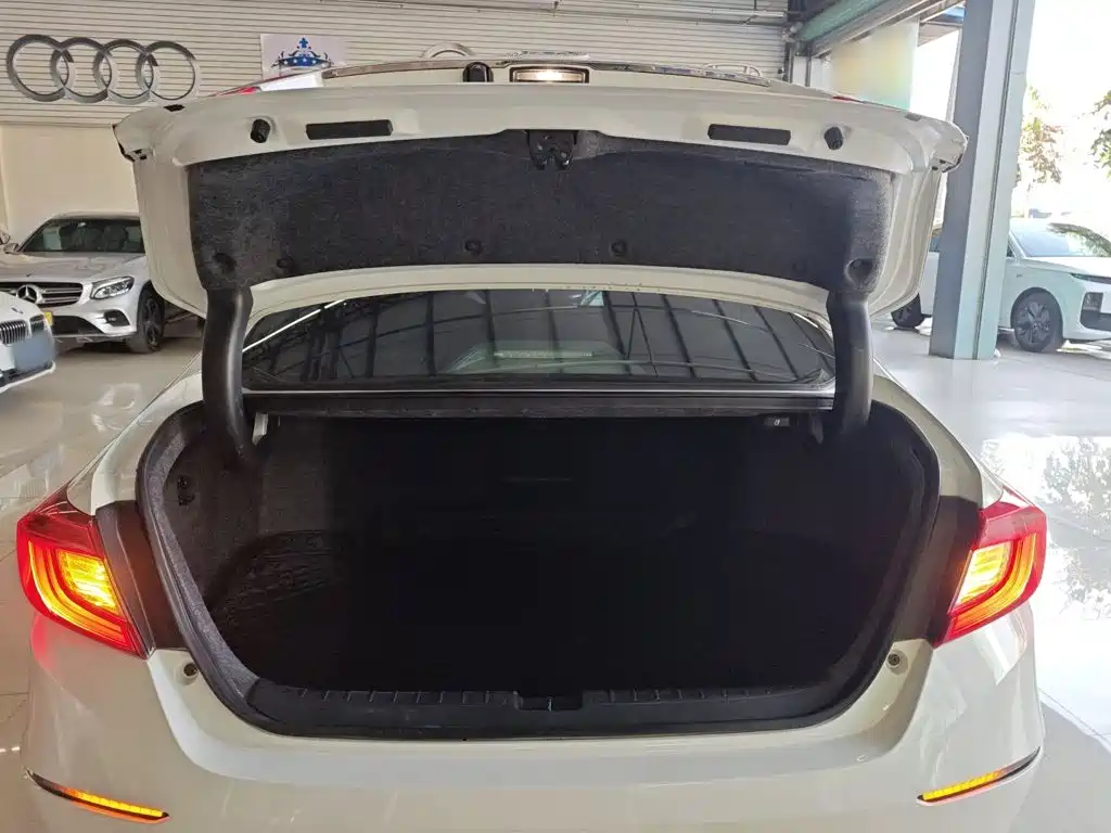 Honda Accord — миниатюра 19