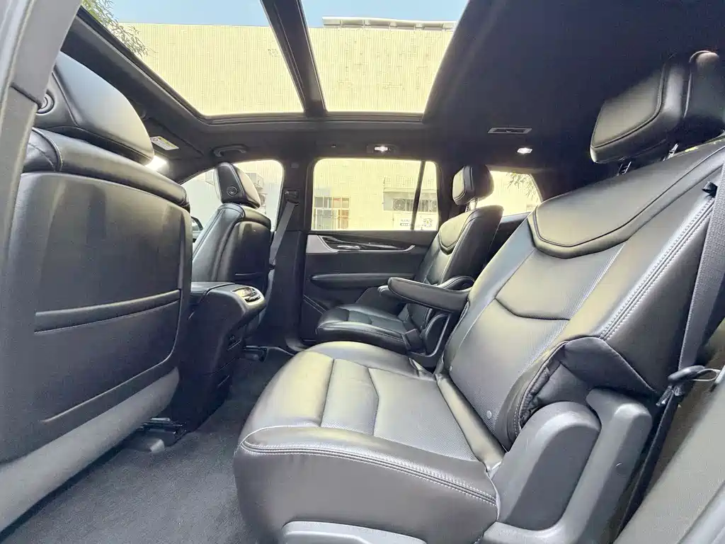 Cadillac XT6 2022 2.0T мест Luxury