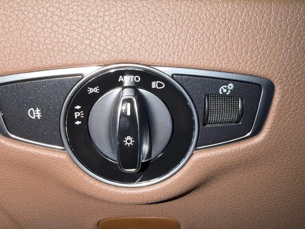 Mercedes-Benz E-Class — миниатюра 16