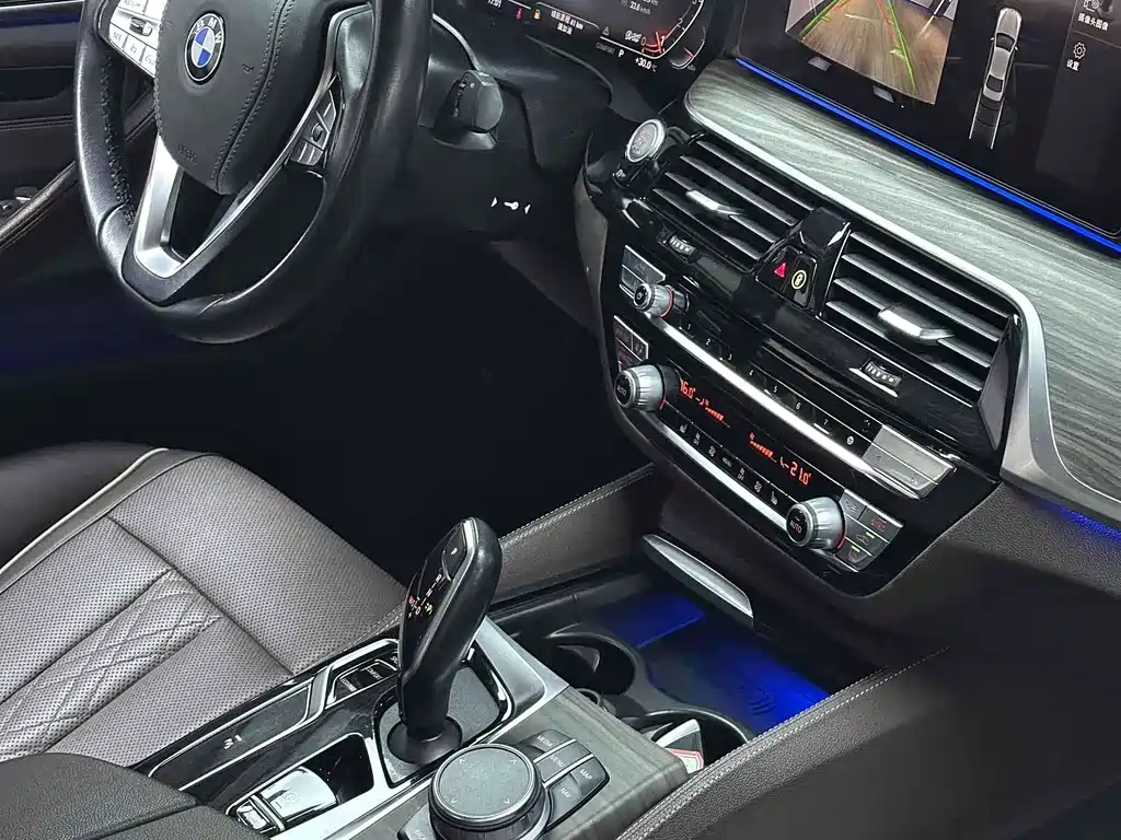 BMW 5 Series — миниатюра 6