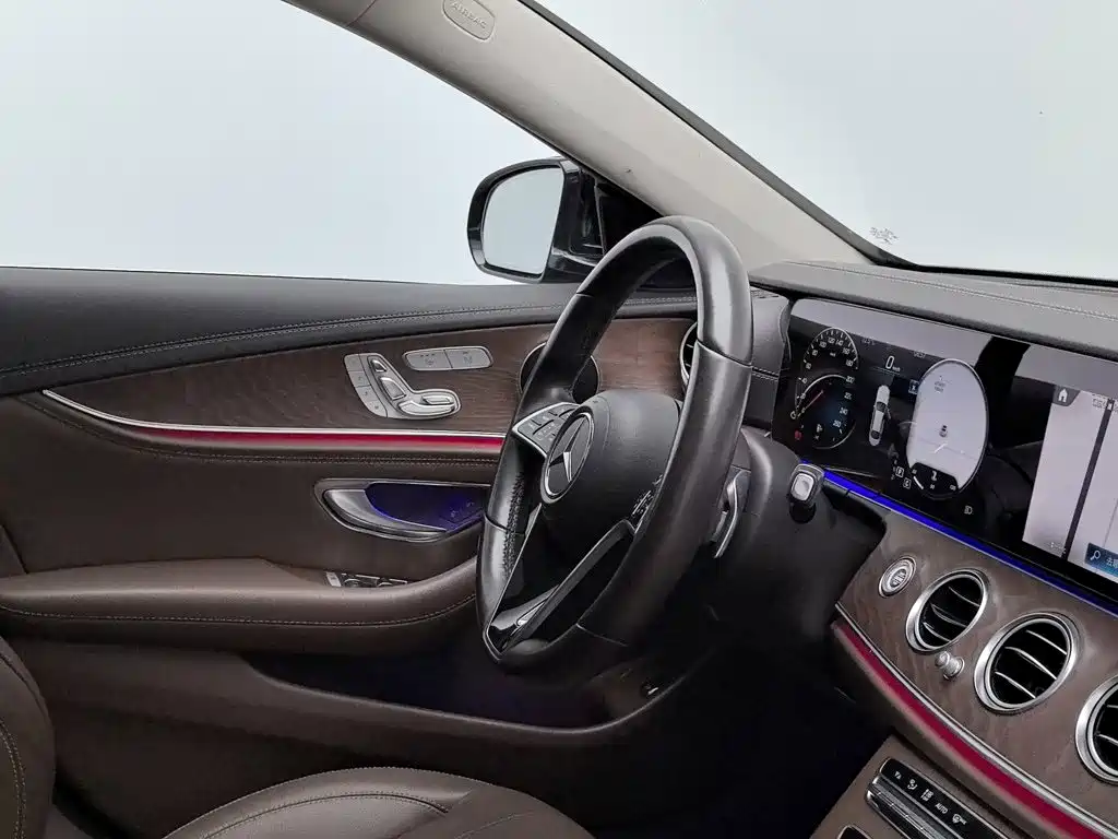 Mercedes-Benz E-Class — миниатюра 22