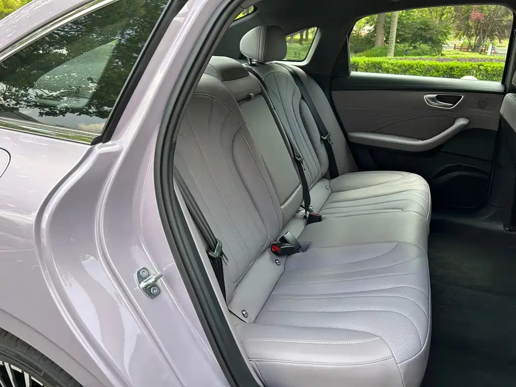 Roewe M7 DMH 2025 160km Premium