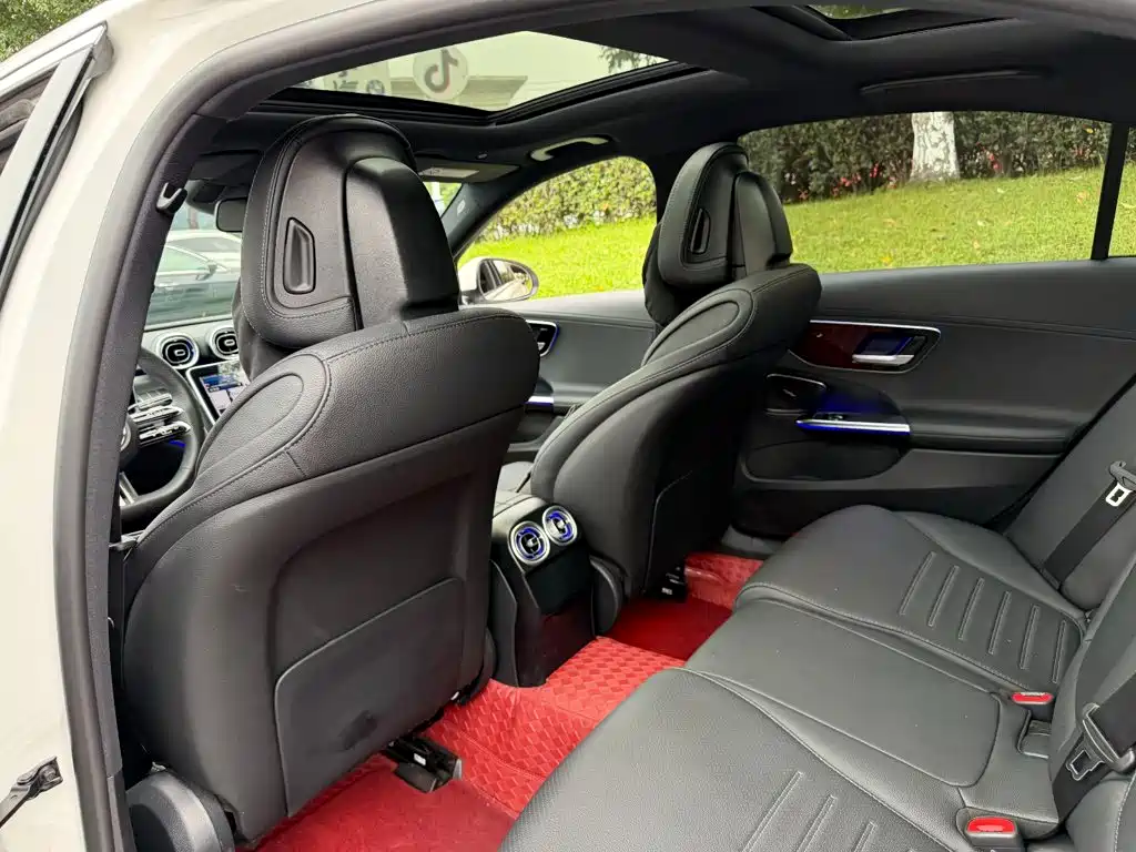 Mercedes-Benz C-Class — миниатюра 11