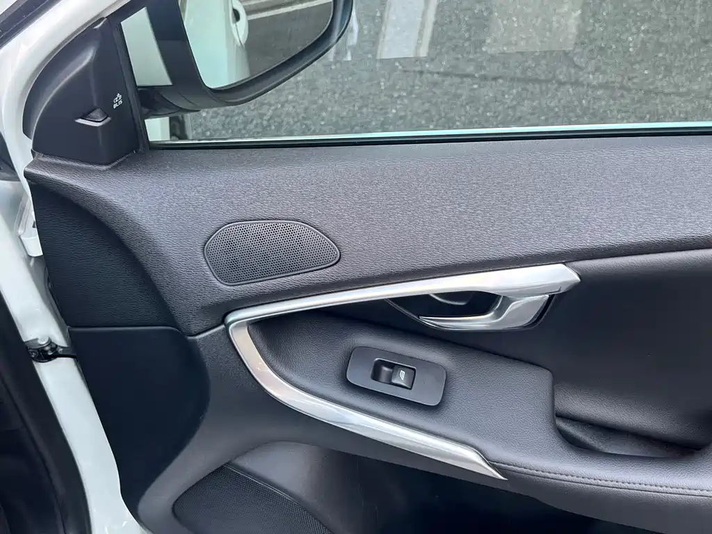 Volvo V40 — миниатюра 12