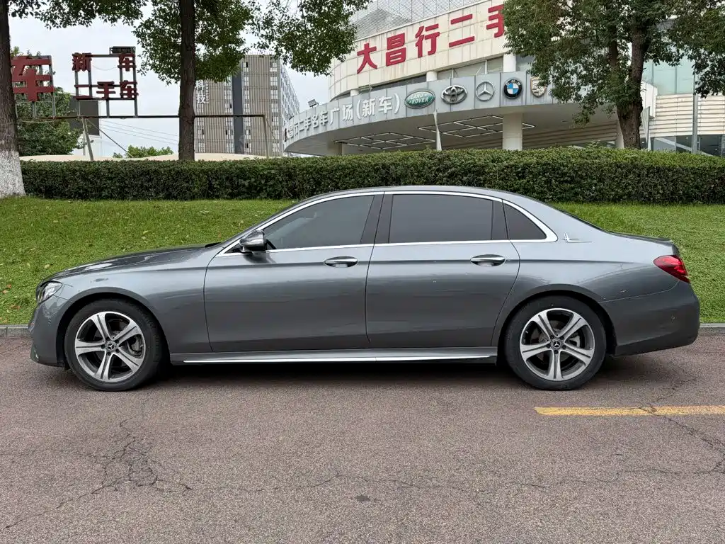 Mercedes-Benz E-Class — миниатюра 3