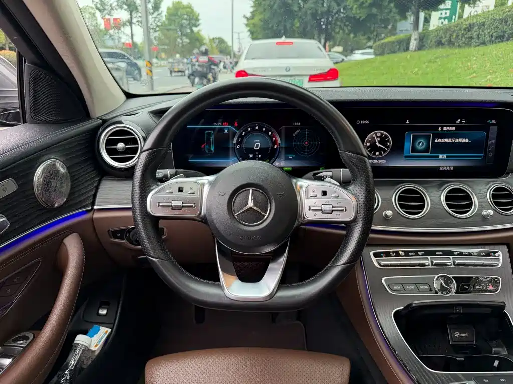 Mercedes-Benz E-Class — миниатюра 14