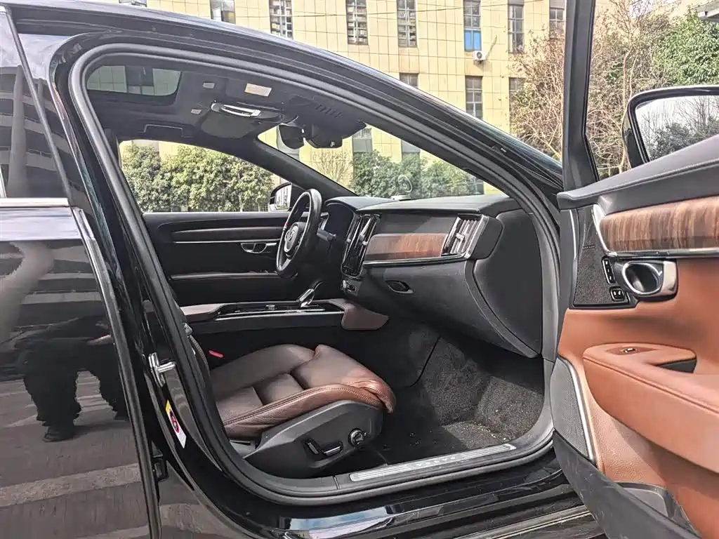 Volvo S90 — миниатюра 7