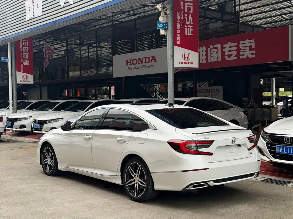 Honda Accord — миниатюра 9