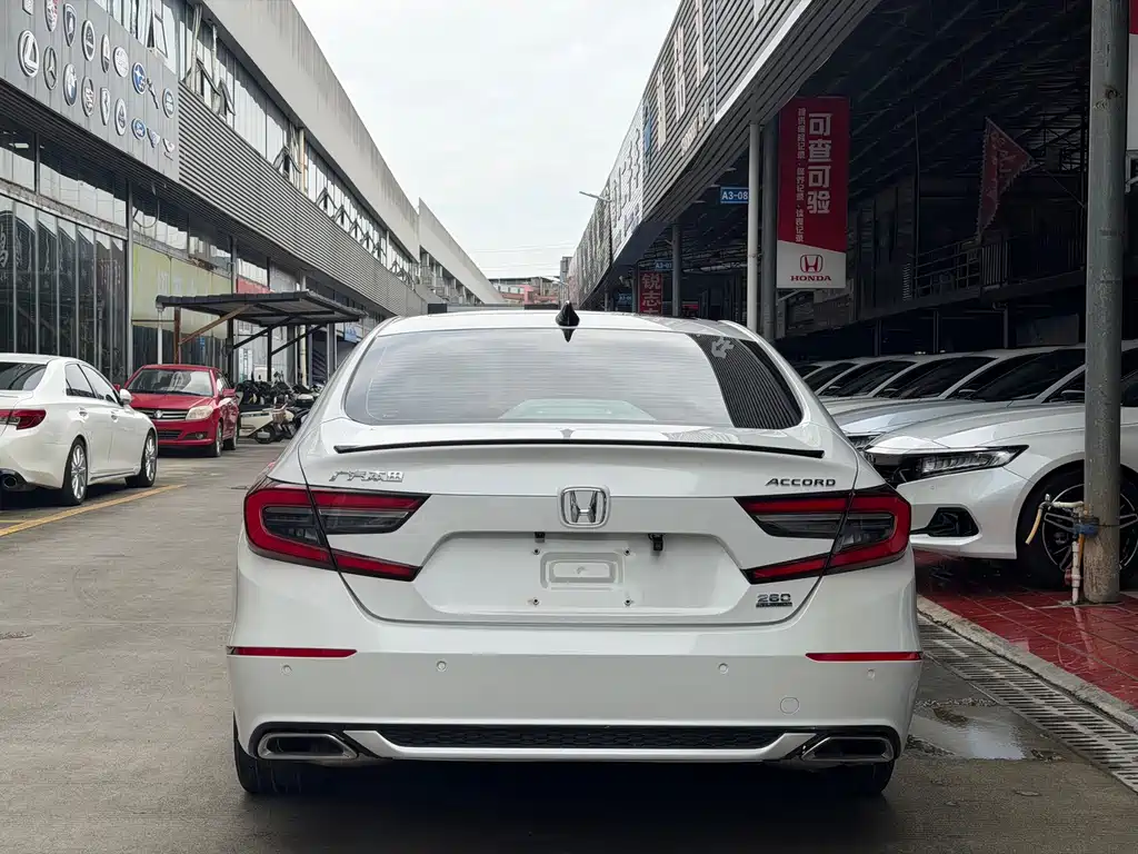 Honda Accord — миниатюра 8