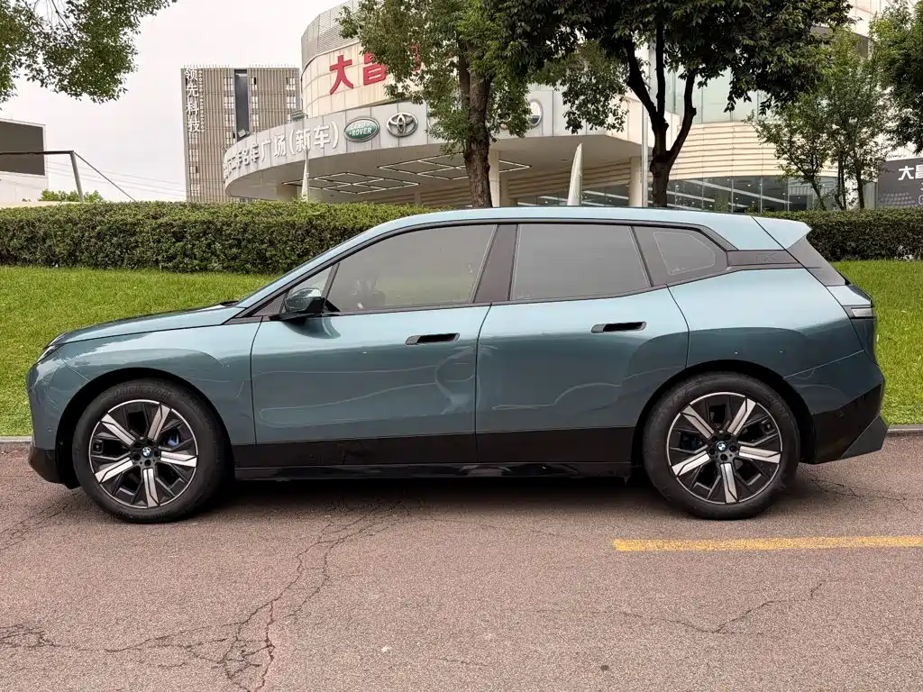 BMW iX — миниатюра 3