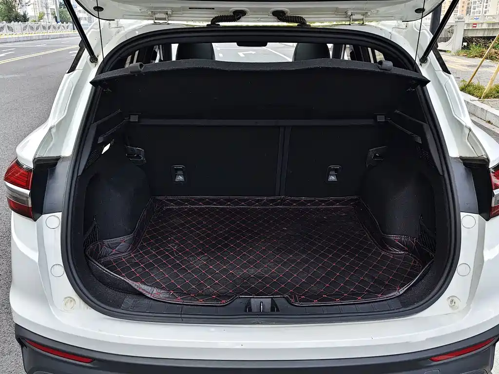 Geely Binyue — миниатюра 17