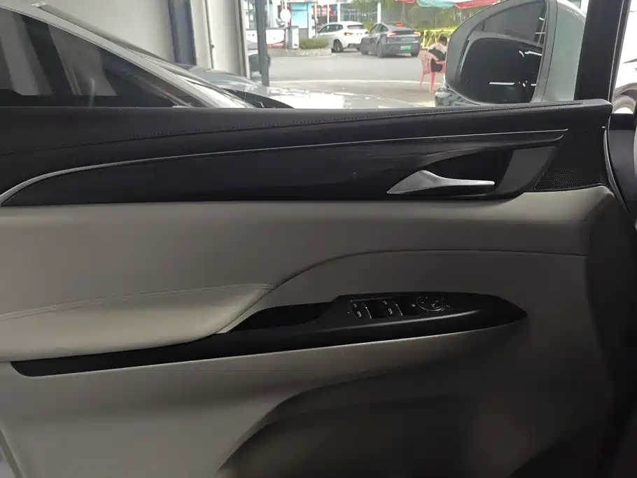 Buick GL8 — миниатюра 7