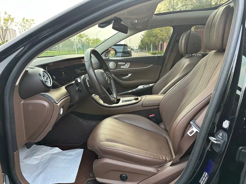Mercedes-Benz E-Class — миниатюра 12