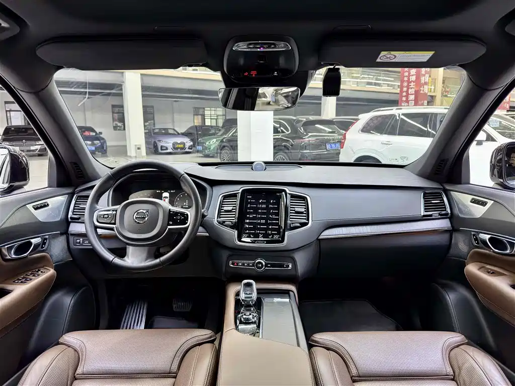 Volvo XC90 PHEV — миниатюра 13