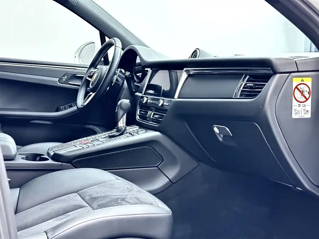 Porsche Macan — миниатюра 16