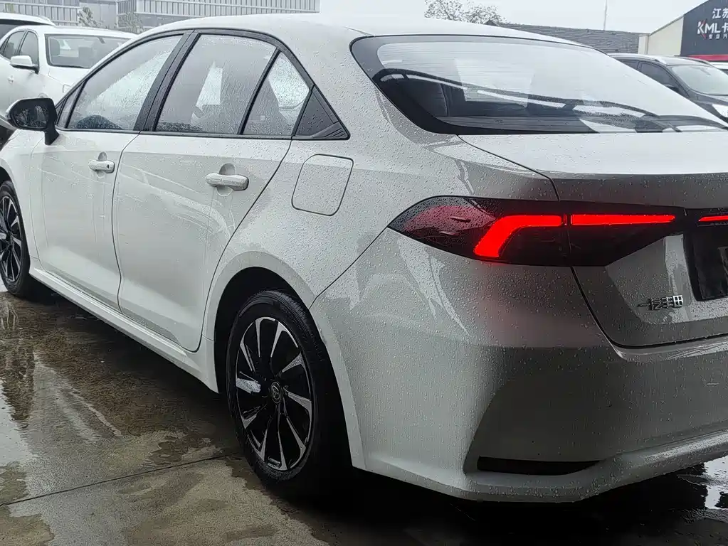 Toyota Corolla — миниатюра 13