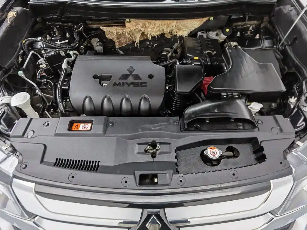 Mitsubishi Outlander (Import) — миниатюра 6