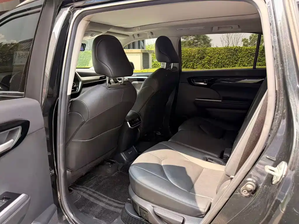 Toyota Highlander — миниатюра 7