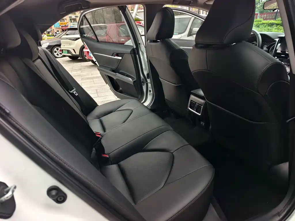 Toyota Camry — миниатюра 18