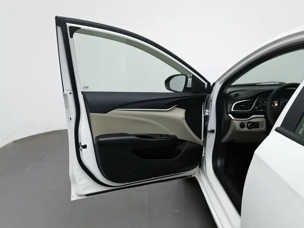 Buick Excelle — миниатюра 8