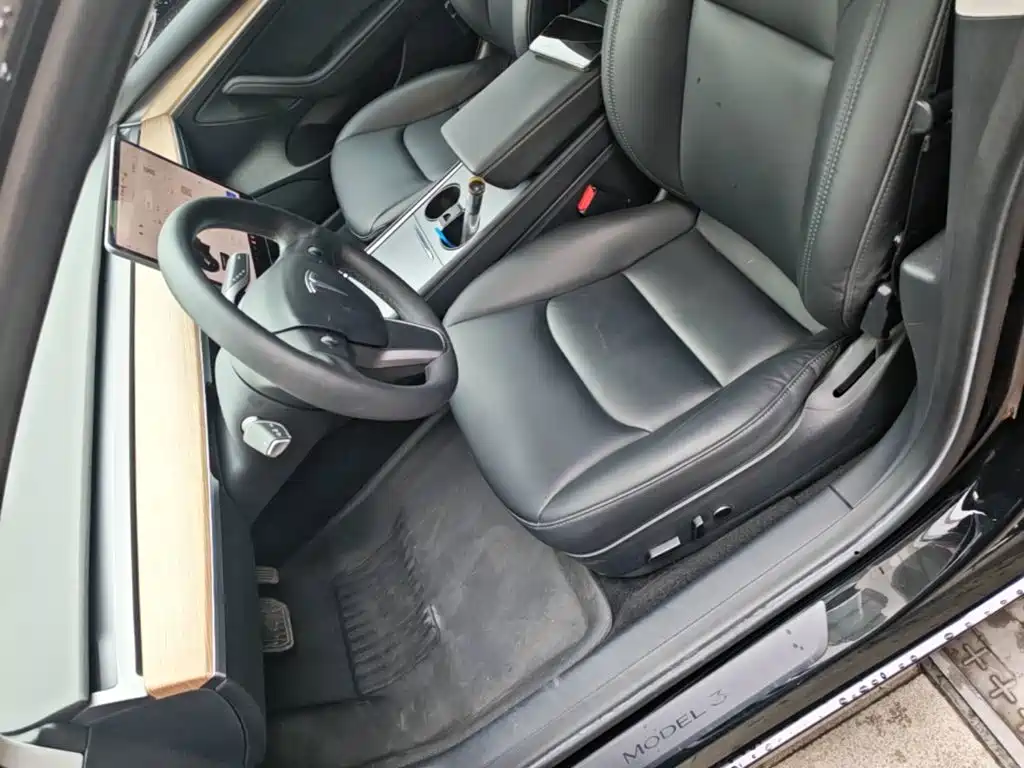 Tesla Model 3 — миниатюра 15