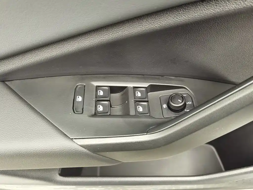 Volkswagen Sagitar — миниатюра 9